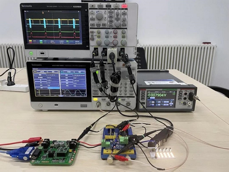 TBS2104B+TCP0030A